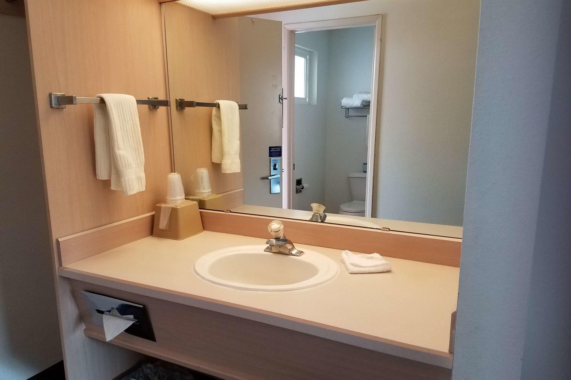 Motel 6 Pendleton, Or - West Экстерьер фото